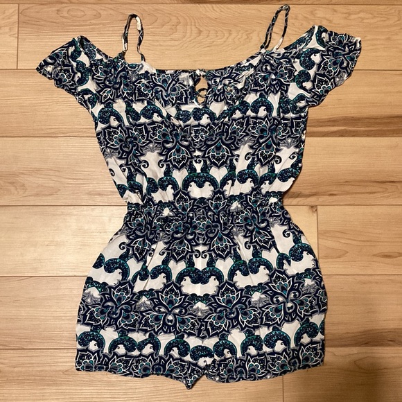 Saće Women’s Casual Off Shoulder Romper Blue and White Print S - Picture 2 of 4